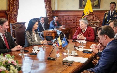 La jefa de la Misión de la OEA, Isabel de Saint-Malo, y el presidente Lasso se reunieron el 16 de agosto.