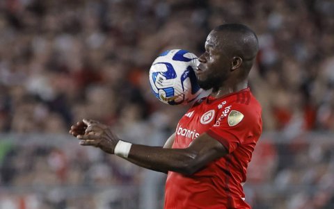 Enner Valencia se luce en los entrenamientos del Inter.