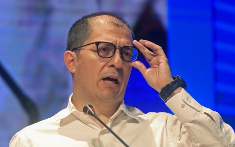 El fiscal general de Colombia, Francisco Barbosa, habla hoy durante una rueda de prensa al terminar su intervención en el 8° Congreso Empresarial Colombiano, en Cartagena de Indias (Colombia).