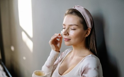 Limpieza facial con cremas que cntienen entre sus componentes, hongos