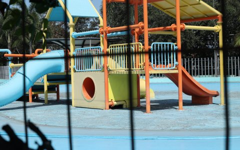 Olvido. Desde los exteriores se puede observar el estado en que están algunos parques acuáticos de la ciudad.