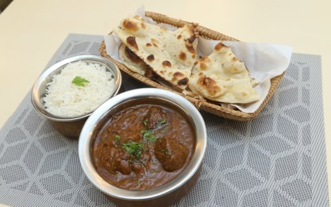 Recetas. Las especias y materiales que usan, incluidos el arroz, en su mayoría son importados de la India.