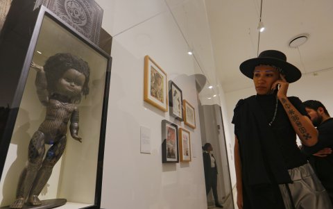 El tatuaje se abre paso como una más de las expresiones artísticas en una exposición en el Museo de las Artes (MUSA) en la ciudad mexicana de Guadalajara.