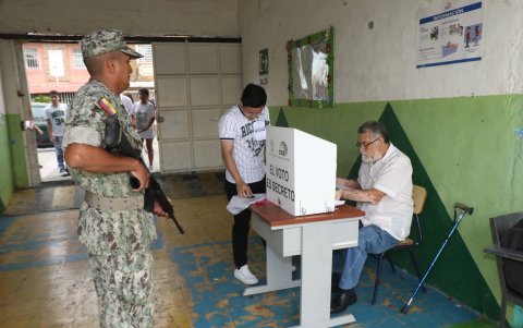 Por su edad, 82 años cumplidos, no está obligado. Sin embargo, esta vez decidió volver y dar su voto.