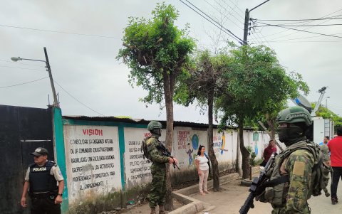 Los recintos electorales permanecieron con un fuerte resguardo militar