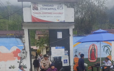 Frontera. En Zamora se registró un normal cumplimiento de las votaciones. En su mayoría eran personas de la tercera edad que necesitaron asistencia de uniformados para sufragar.