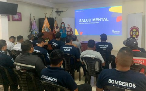 Profesionales del MSP socializan la 'Ruta de atención en salud mental y problemas de consumo de drogas' al personal de bomberos de Durán-.