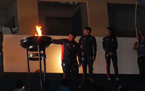 El pebetero de los Juegos Nacionales Juveniles de Chimborazo fue encendido en Riobamba.