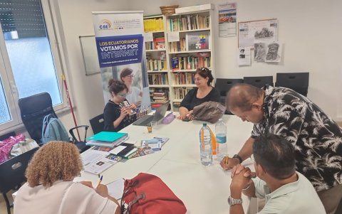 Más de 70 mil compatriotas registrados no pudieron votar por fallas en el voto telemático.