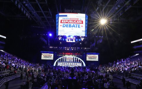 Fotografía del escenario del debate republicano, ayer en Milwaukee (Wisconsin, EE.UU.).