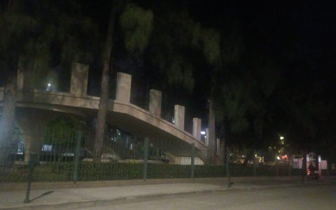 La falta de iluminación en varios sectores, como en los exteriores del parque Jerusalén, es aprovechada por los hampones.