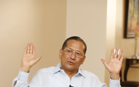 Luis Almeida ha sido varias veces legislador con varias organizaciones políticas como Sociedad Patriótica y el Partido Social Cristiano. Intentó regresar con Centro Democrático.