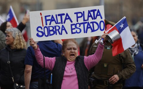 Entre las demandas que reclaman están cambios en la jornada escolar, un bono para los profesores jubilados,