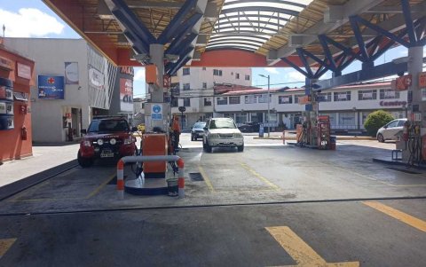 Cuenca.- Las gasolineras de la ciudad de la provincia de Azuay ha tenido problema de abastecimiento de combustible.