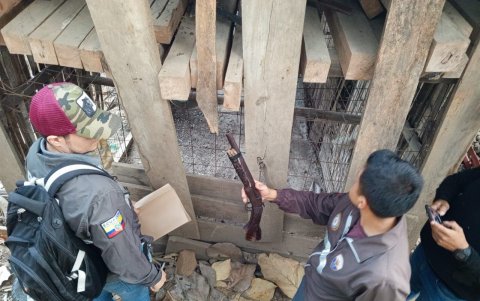 La Policía encontró una cartuchera de fabricación artesanal en casa del detenido.