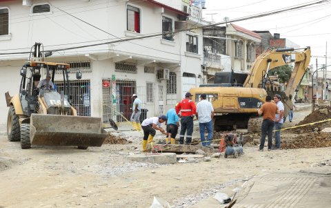 La maquinaria trabaja en los últimos tramos de regeneración de la calle Argentina.