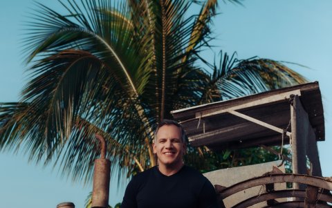 Como buen samborondeño dice ser un hombre de roscas, queso y seco de pato.