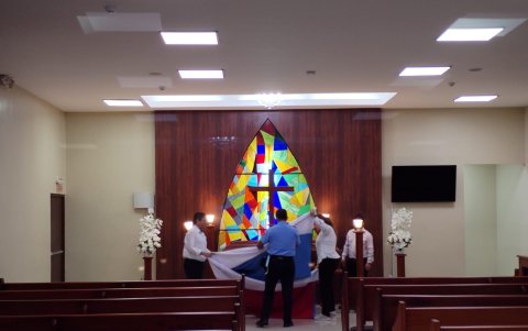 En el Camposanto de Parque de la Paz de Machala se realiza el velorio de Carlos Falquez Batallas.