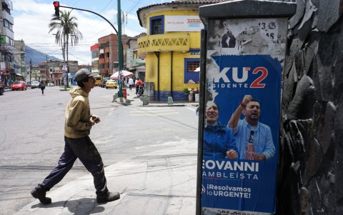 Cinco Esquinas. Además de los presidenciables, los candidatos a la Asamblea también empapelaron la urbe.