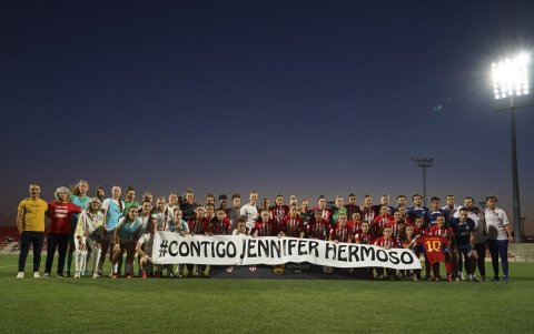 Las muestras de respaldo para la futbolista se dan en todo el mundo.