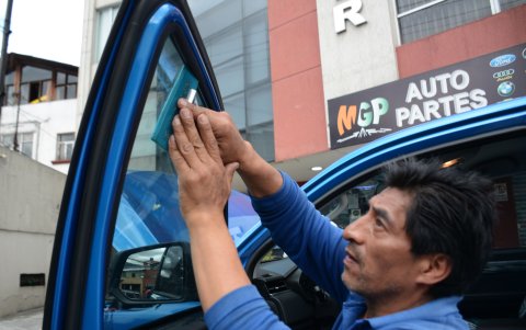 Las láminas de todos los vidrios del auto pueden asegurarse ya no solo con películas antisolares, sino también de blindaje.