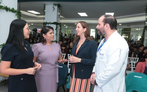 Verónica Baquerizo, Éricka Asencio, Ana María Gallardo y Carlos Salvador.