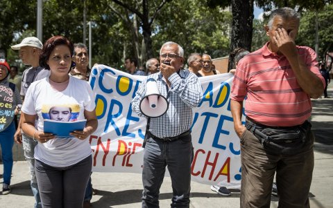 Personas protestan frente a la sede del Ministerio Público, el 24 de agosto de 2023 en Caracas.