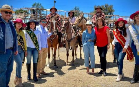 El desfile de El Chagra cuenta con cabalgata y paseo de reinas