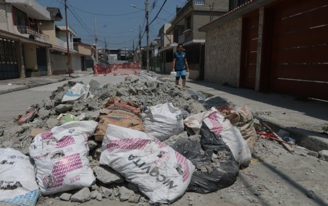 La obra más crítica está en el Segundo pasaje 11 del barrio Chemise.