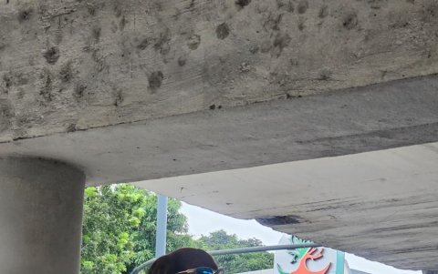 Las gafas también están entre los accesorios favoritos de Tommy.