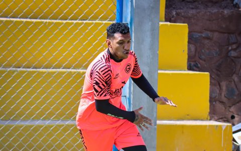 Joao Rojas rescató un punto de oro en condición de visita.