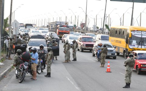 Los militares refuerzan los operativos de control en las acciones autorizadas por la declaratoria de estado de excepción.