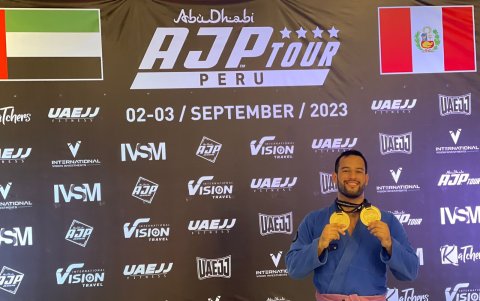 Cruz se llevó el doble oro en el cinturón violeta adulto.