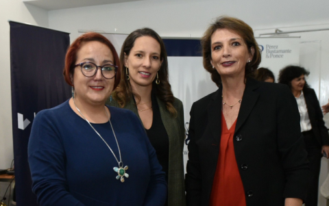 Paola Gachet, Gabriela Villagómez y Amparo Romero.