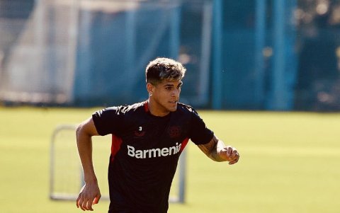 Hincapié volvió a los entrenamientos dos meses y medios después.