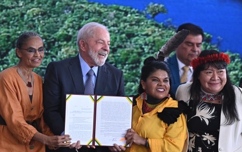 El presidente de Brasil Lual da Silva, anunció este 2 de febrero esta gran obra para unir a dos cuidades costeras.