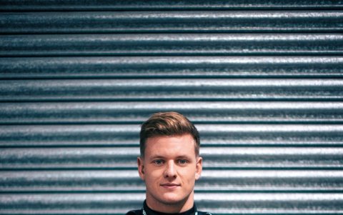 En diciembre de 2022 Mercedes hizo público que Mick Schumacher pasaba a ser su piloto de reserva luego de permanecer en Haas  por dos temporadas.