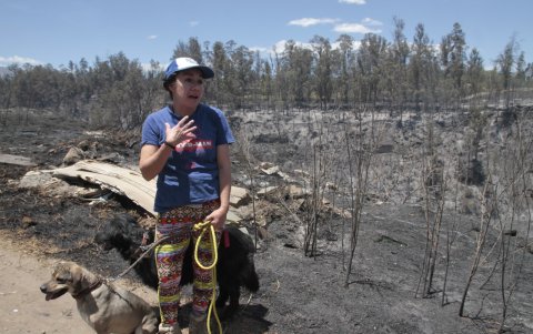 Afectados. Esta mujer relataba parte de lo que vivió y del temor que sintió por la amenaza.