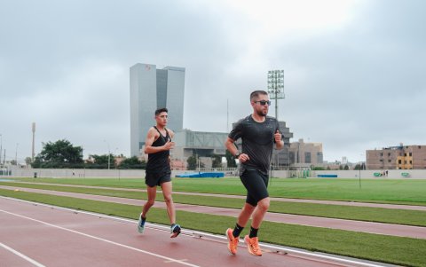 David Hurtado (i) quiere aprovechar esta oportunidad de entrenar en el llano.