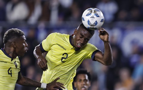 Félix Torres sacó provecho de su estatura (1,87 metros) y se convirtió en el defensor que más balones despejó en las jugadas aéreas.