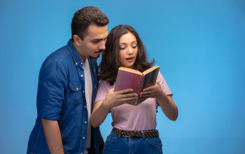 “el género erótico es contenido que tiene una historia y generalmente está incluido el amor o el romanticismo