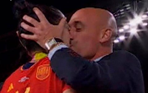 El beso de Rubiales ha dado la vuelta al mundo y ha desatado un sinnúmero de comentarios.