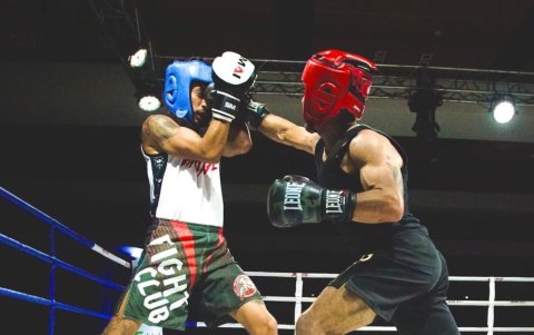 El boxeo es una de las especialidades de José Salgado (d).