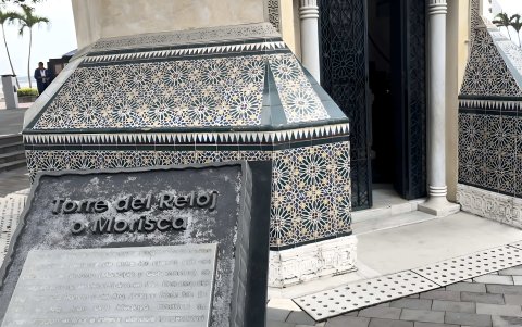 Patrimonio. El Reloj Público presenta daños en sus azulejos, molduras y tejas.