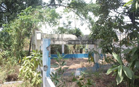 Robo. De la escuela Shyri Cacha solo quedan los escombros de las paredes demolidas por los hampones para sustraerse lo poco que queda en este local ubicado en la 26 y la K.