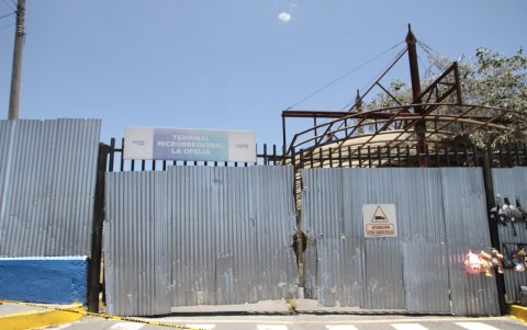 Construcción. En La Ofelia, los agujeros para los pilones nunca se concluyeron.