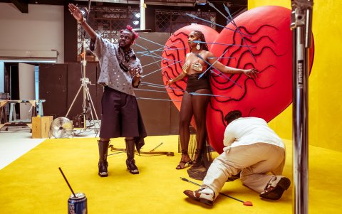 Backstage del calendario Pirelli.