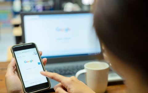 En un caso antimonopolio de gran relevancia, Google deberá responder a preguntas cruciales sobre cómo logró consolidar su dominio en el campo de las búsquedas en Internet.