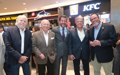 Julio Guzmán, Leopoldo Amador, José Enrique Ribas, Juan Xavier Cordovez e Iván Baquerizo.