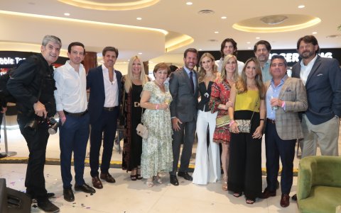 Gabriel Weber, Sebastián Ribas, Luis Baquerizo, Cidinha de Weber, Mercedes de Ribas, José Enrique Ribas, María José de Ribas, Federico Weber G., Federico Weber S., Pablo Weber, Mariuxi Febres-Cordero, María Mercedes Ribas yManuel Suárez.